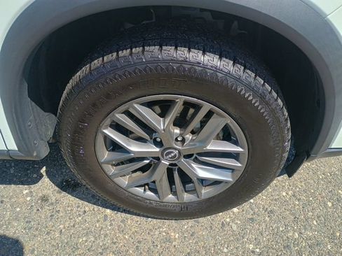 Used 2024 Nissan Rogue S AWD/4WD image 10