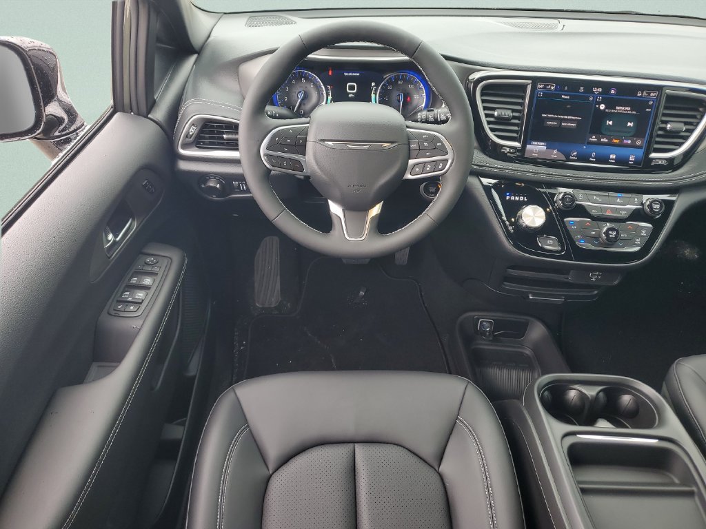 New 2027 Chrysler Pacifica Select FWD image 12