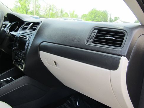 Used 2015 Volkswagen Jetta S image 12