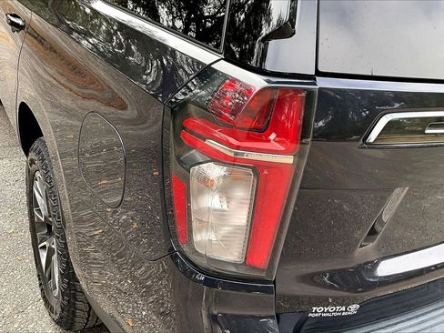 Used 2022 Chevrolet Tahoe Z71 w/ Luxury Package image 20