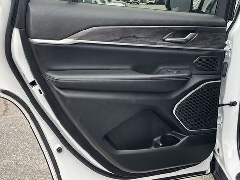 Used 2022 Jeep Grand Cherokee L Limited w/ MOPAR Finishing Package image 18