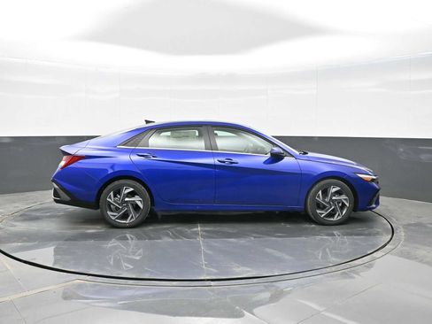 New 2026 Hyundai Elantra Limited image 9