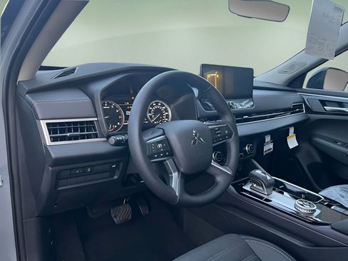 New 2026 Mitsubishi Outlander AWD image 11