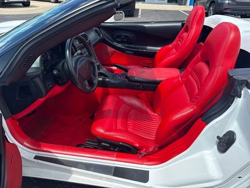 Used 2004 Chevrolet Corvette Convertible w/ Preferred Equipment Group RWD image 11