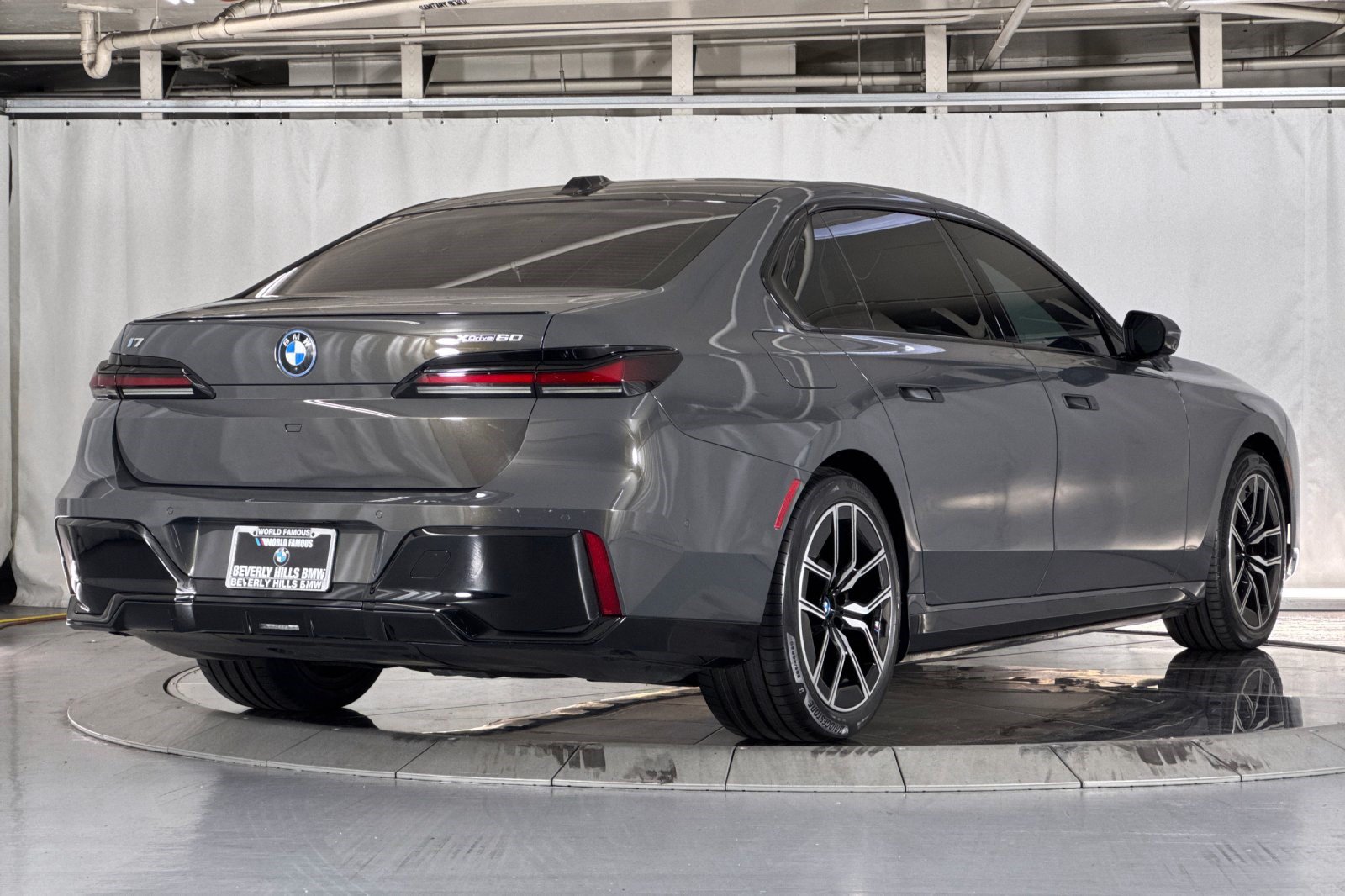 Used 2023 BMW i7 xDrive60 AWD/4WD image 9