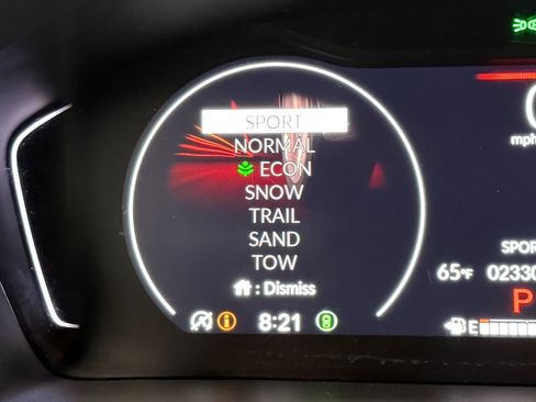 Used 2025 Honda Pilot TrailSport image 23