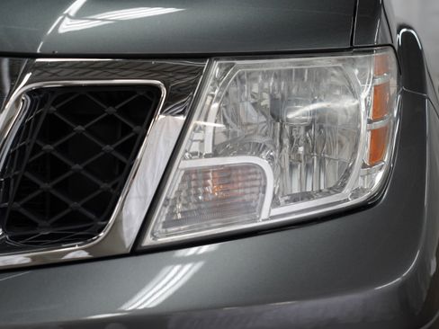 Used 2019 Nissan Frontier SV AWD/4WD image 14