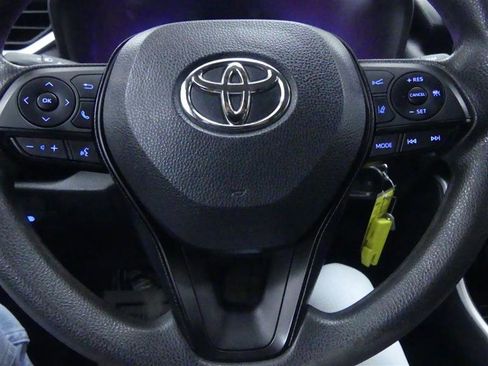 Used 2022 Toyota RAV4 LE AWD/4WD image 15