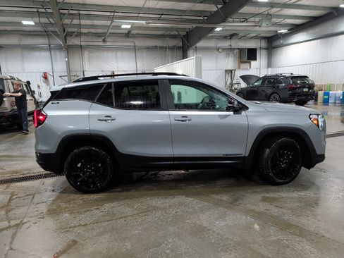 Used 2023 GMC Terrain SLE w/ Driver Convenience Package AWD/4WD image 2
