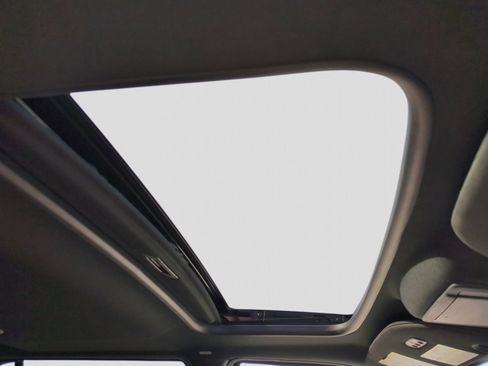 Used 2016 Lincoln Navigator Select image 25