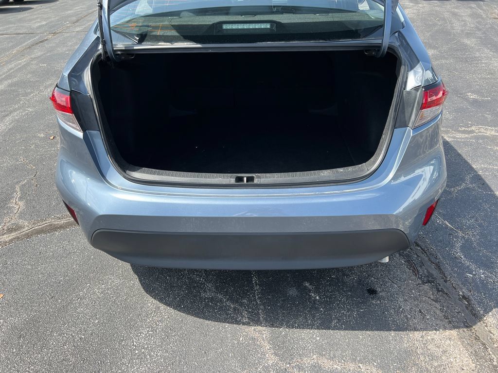 Used 2025 Toyota Corolla LE FWD image 9