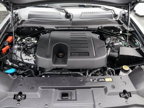 Used 2023 Land Rover Defender 90 X-Dynamic SE image 33