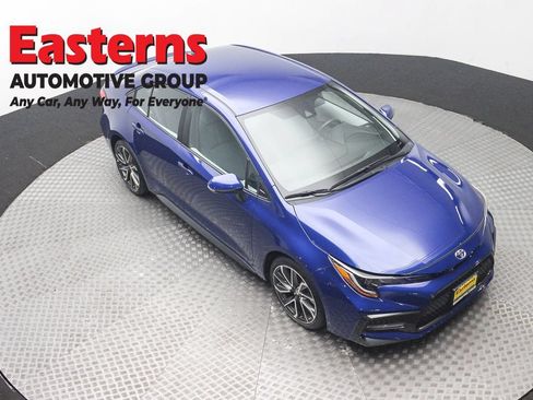 Used 2022 Toyota Corolla SE FWD image 3