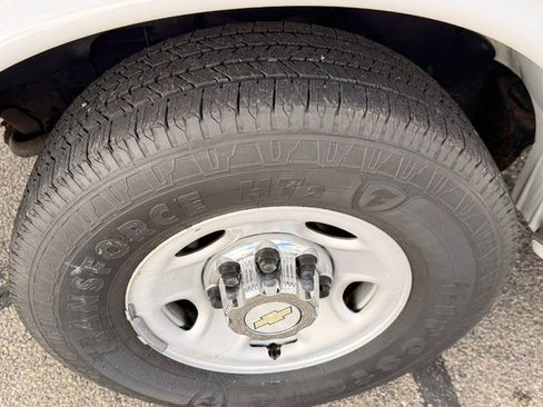 Used 2016 Chevrolet Express 3500 w/ Express Access Plus Package RWD image 16