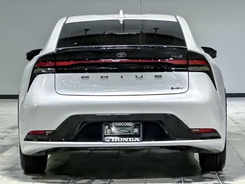 Used 2023 Toyota Prius XLE image 10