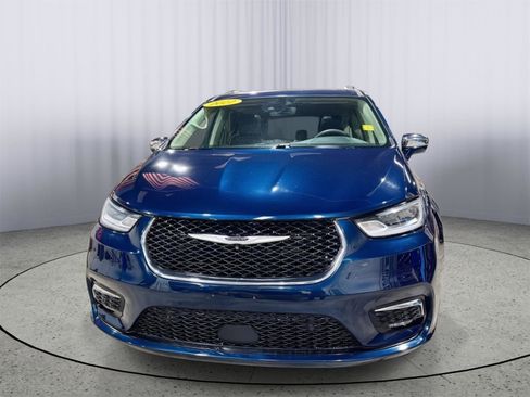 Used 2022 Chrysler Pacifica Limited image 40