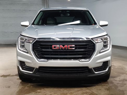 Used 2022 GMC Terrain SLE image 2