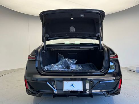 Used 2026 BMW i7 eDrive50 w/ M Sport Package image 5