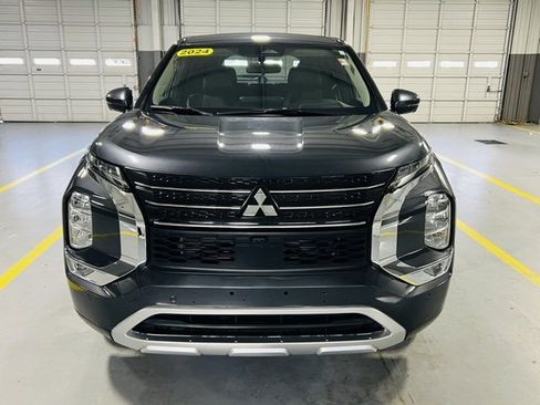 Used 2024 Mitsubishi Outlander SE image 14