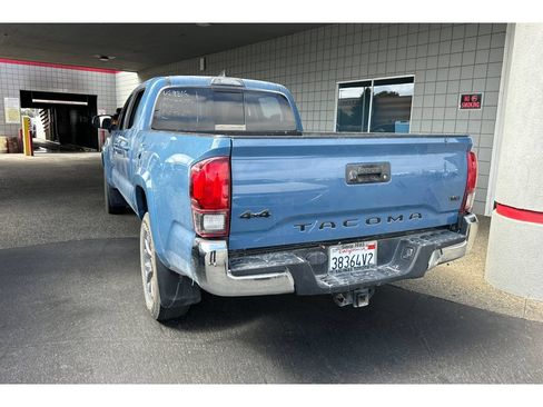 Used 2019 Toyota Tacoma SR5 AWD/4WD image 6