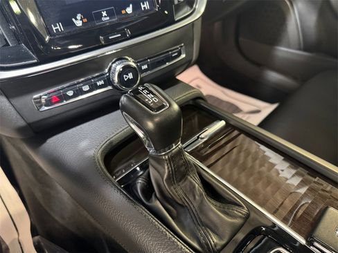 Used 2018 Volvo S90 T5 Momentum w/ Convenience Package image 21