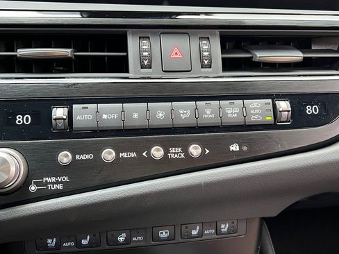 New 2025 Lexus ES 350 Ultra Luxury image 19