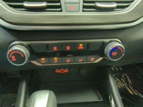 Used 2024 Nissan Altima 2.5 SV FWD image 12