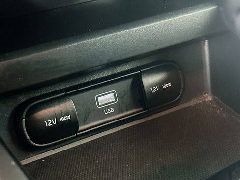 Used 2025 Kia Soul LX w/ LX Technology Package FWD image 26