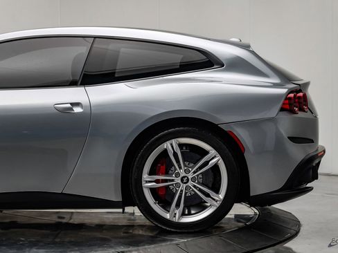Used 2018 Ferrari GTC4Lusso AWD/4WD image 11
