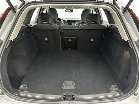 Certified 2025 Volvo XC60 B5 Plus image 24