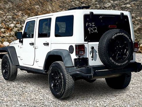 Used 2013 Jeep Wrangler Unlimited Sahara image 12