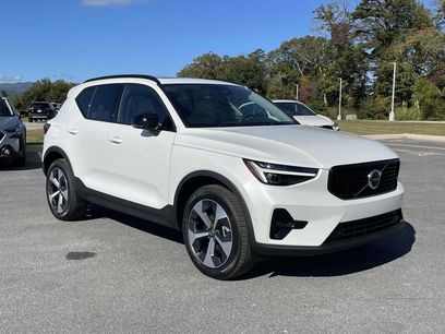 New 2026 Volvo XC40 B5 Plus w/ Protection Package Premier