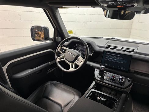 Used 2023 Land Rover Defender 130 S image 36