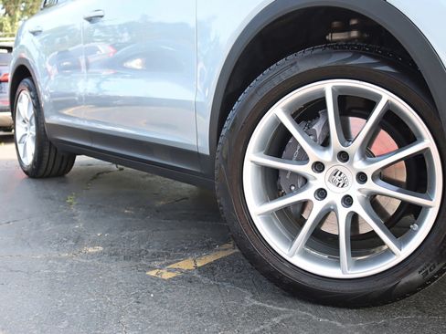 Used 2020 Porsche Cayenne AWD/4WD image 6