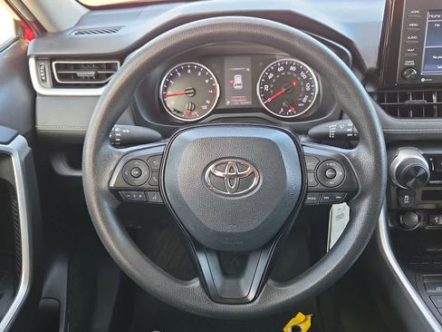 Used 2021 Toyota RAV4 LE image 19