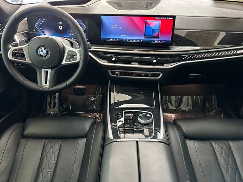 Certified 2025 BMW X7 M60i AWD/4WD image 28