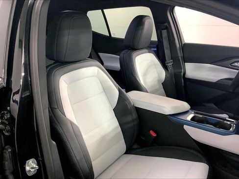 Used 2025 Chevrolet Equinox EV LT image 7