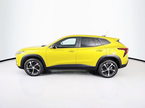 Used 2024 Chevrolet Trax RS w/ Driver Confidence Package FWD image 4