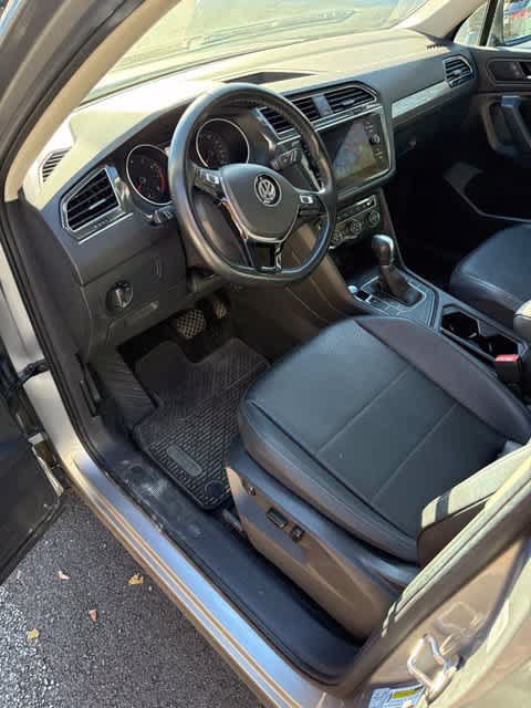Used 2019 Volkswagen Tiguan SE w/ Panoramic Sunroof Package FWD image 12