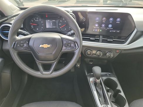 Used 2024 Chevrolet Trax LS image 11
