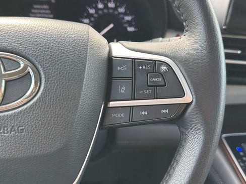 Certified 2024 Toyota Sienna XLE FWD image 27