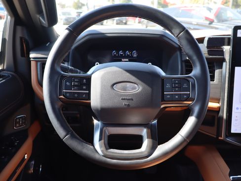 Used 2024 Ford Expedition Platinum image 18