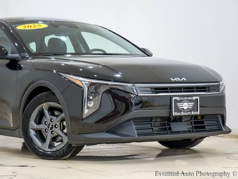 Used 2025 Kia K4 FWD image 2