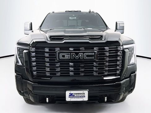 Used 2025 GMC Sierra 2500 Denali Ultimate image 2