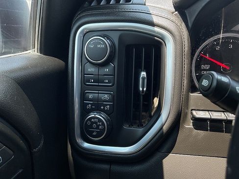 Used 2021 Chevrolet Silverado 1500 LTZ w/ LTZ Premium Package AWD/4WD image 16