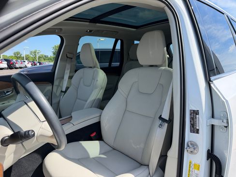 Used 2022 Volvo XC90 T6 Momentum w/ Advanced Package AWD/4WD image 8