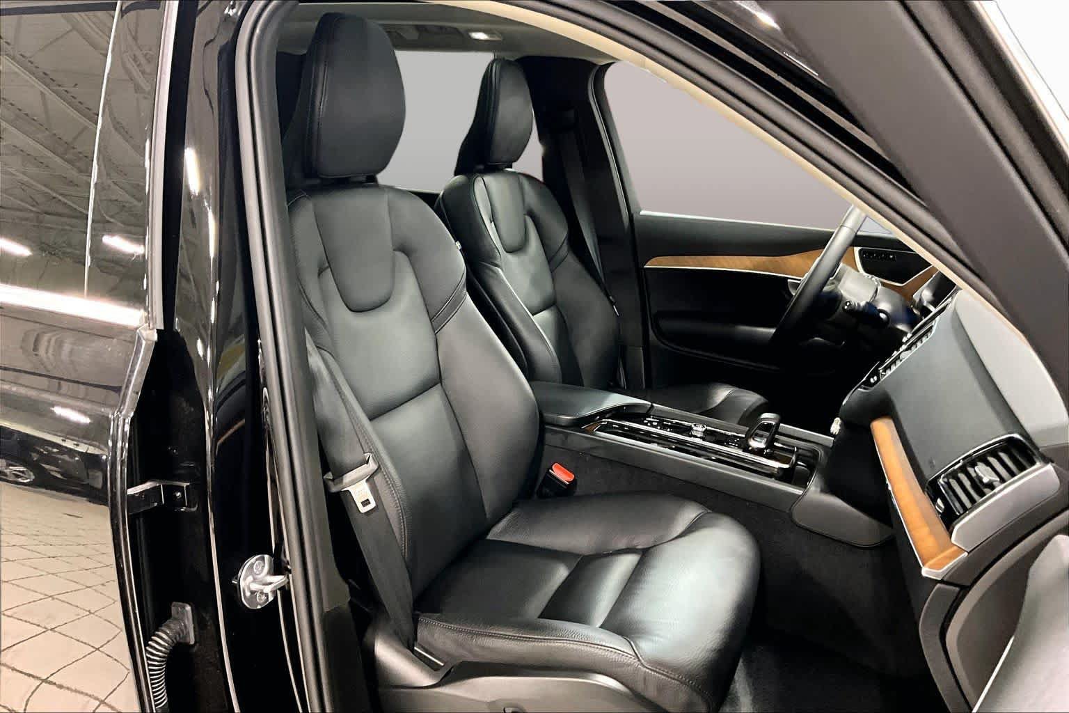 Used 2024 Volvo XC90 B6 Plus AWD/4WD image 8