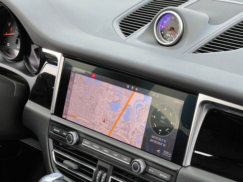 Certified 2020 Porsche Macan image 32