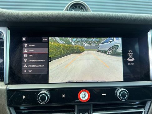 Certified 2023 Porsche Macan AWD/4WD image 31