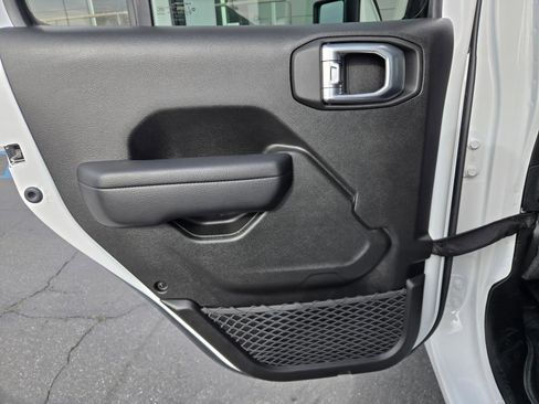 Certified 2024 Jeep Gladiator Sport image 26